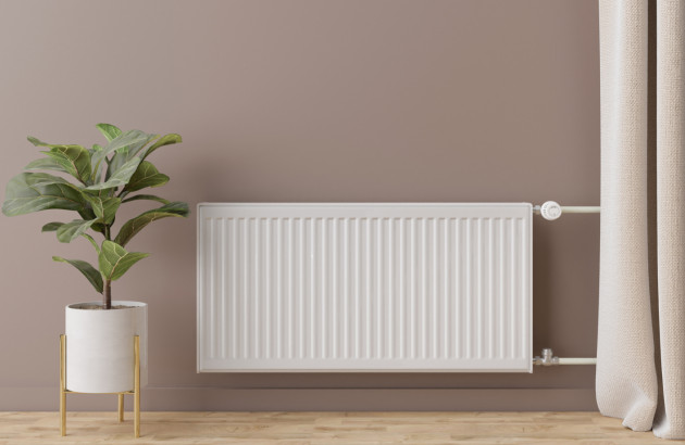 Radiateur électrique installé contre un mur