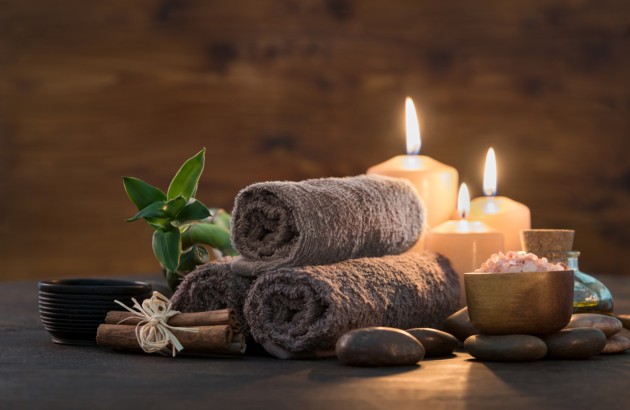 Ambiance SPA avec bougies et sel d'himalaya 