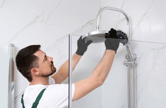 Installation de la douche multi-jets par un professionnel