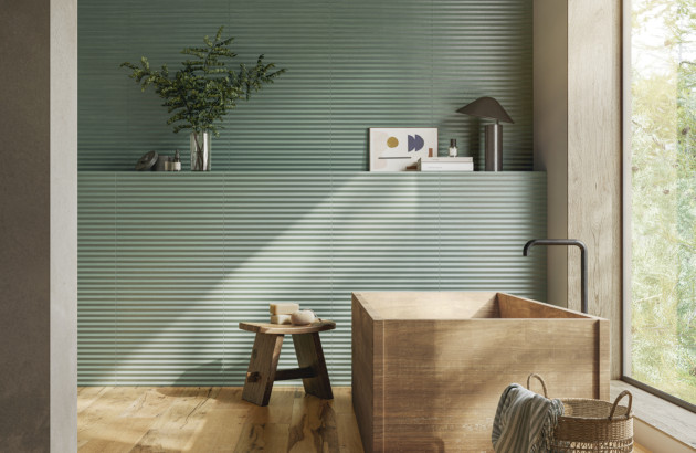 Salle de bain minimaliste décorée d'un fond de carreaux en vert