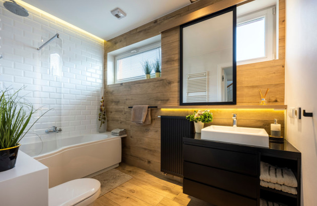 Salle de bains moderne en bois avec spots lumineux