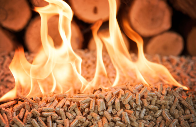 Pellets de bois enflammés 