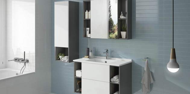 Meuble de salle de bains avec niches de rangement intégrées