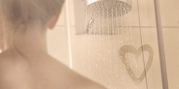 Déboucher une douche à l'italienne : 7 astuces efficaces