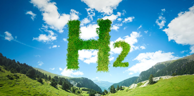 H2 écrit en herbe dans le ciel, hydrogène vert