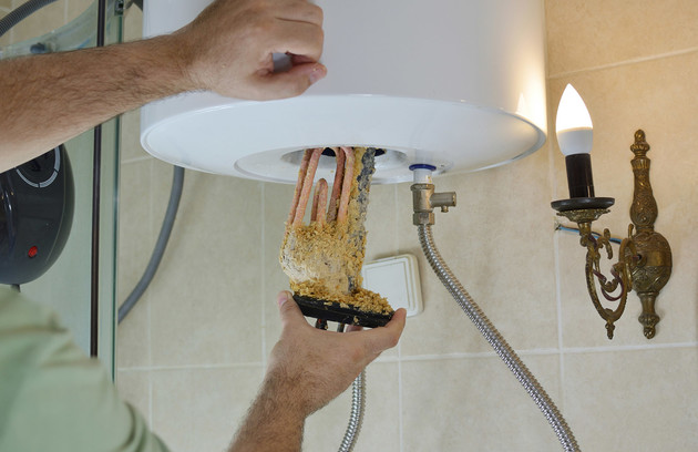 Comment empêcher l'eau chaude de s'écouler du robinet d'eau froide?