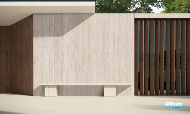 Collection Travertino par Tau Ceramica en coloris Almond